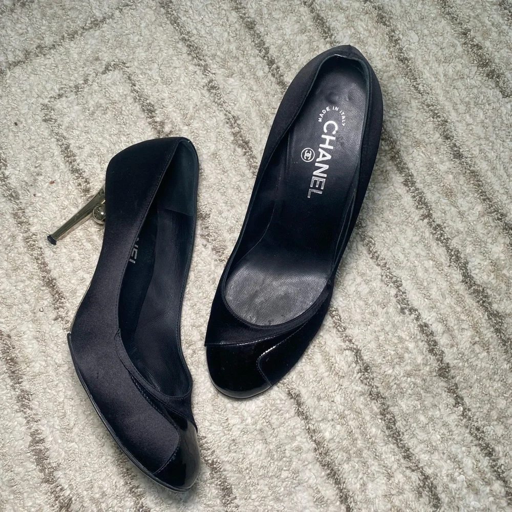 Chanel Black Satin & Patent Leather Heels w/ Sculptural Silver Heel size 40